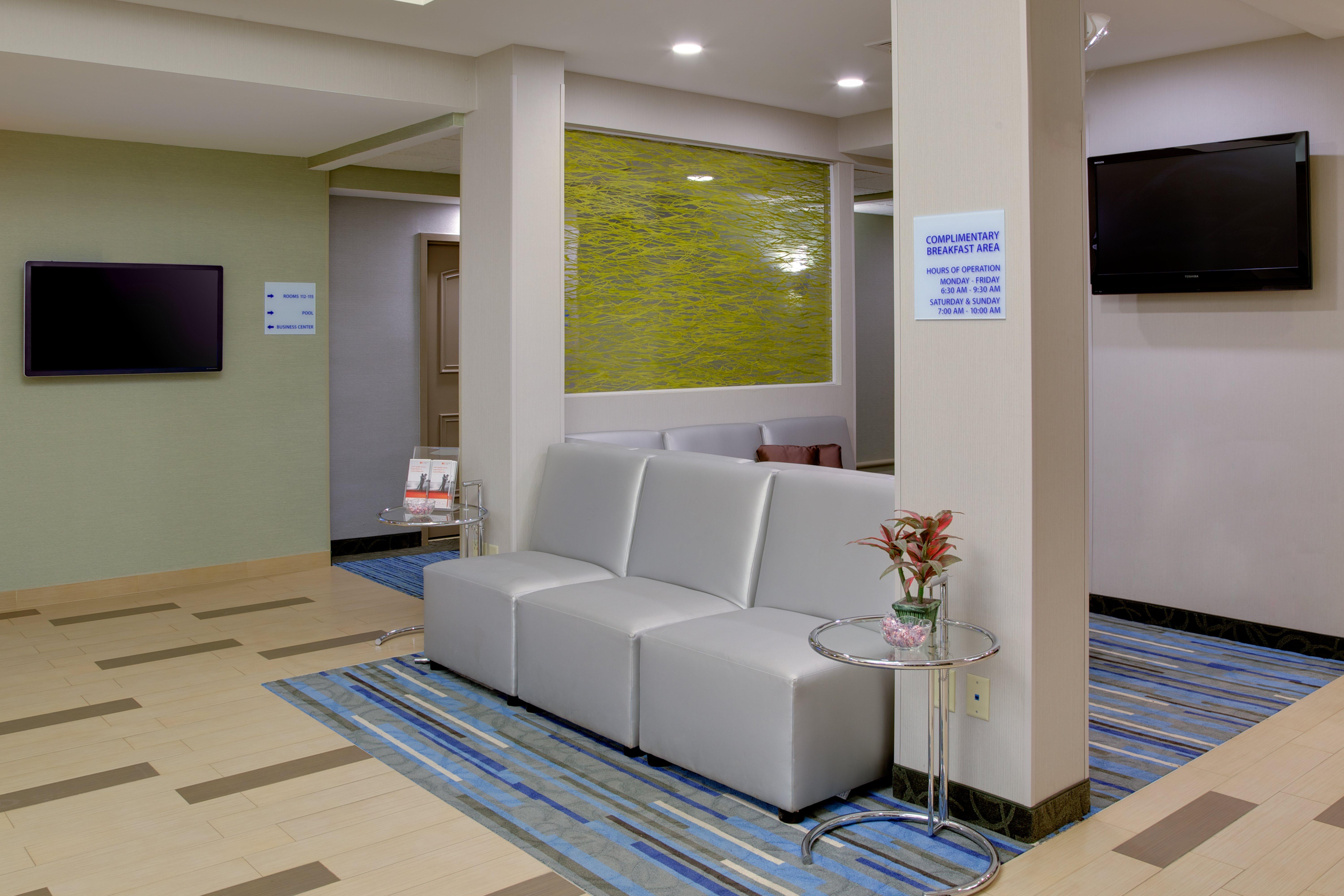 Holiday Inn Express Hotel & Suites Meadowlands Area By Ihg Carlstadt Exterior photo