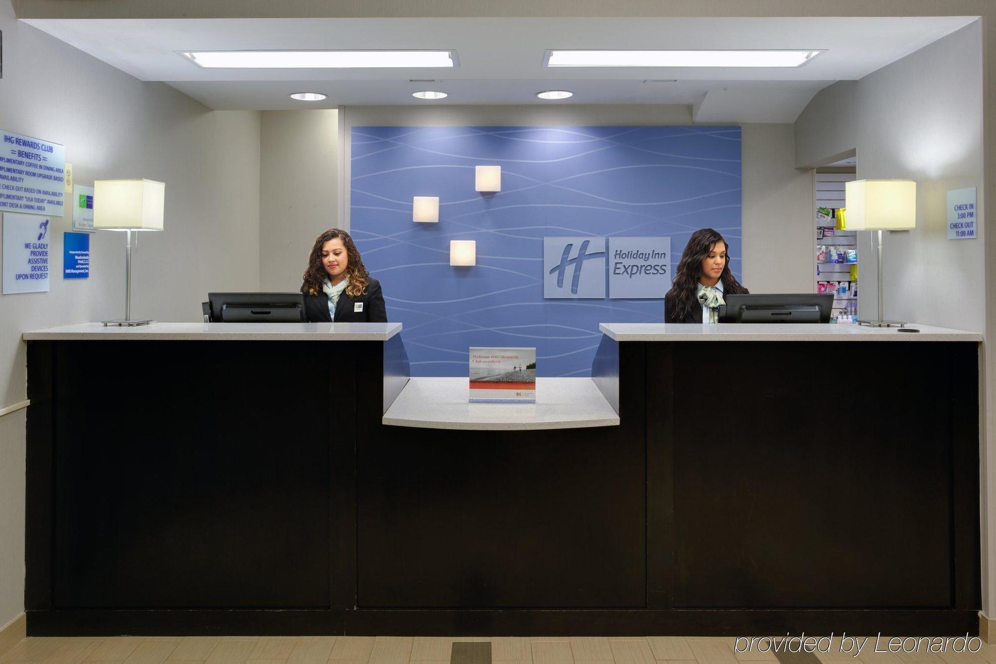 Holiday Inn Express Hotel & Suites Meadowlands Area By Ihg Carlstadt Exterior photo